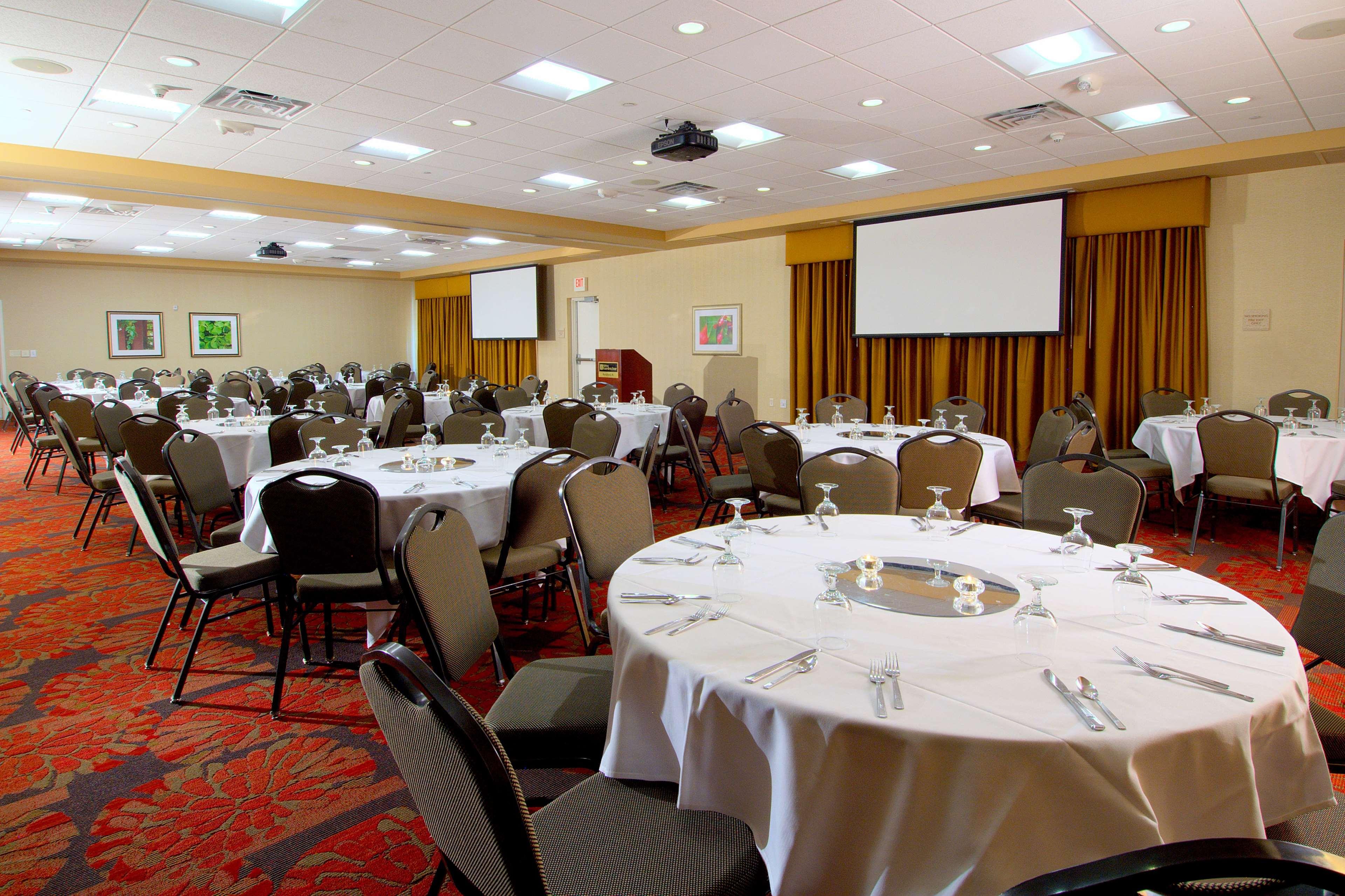 Hilton Garden Inn Rockford Kültér fotó