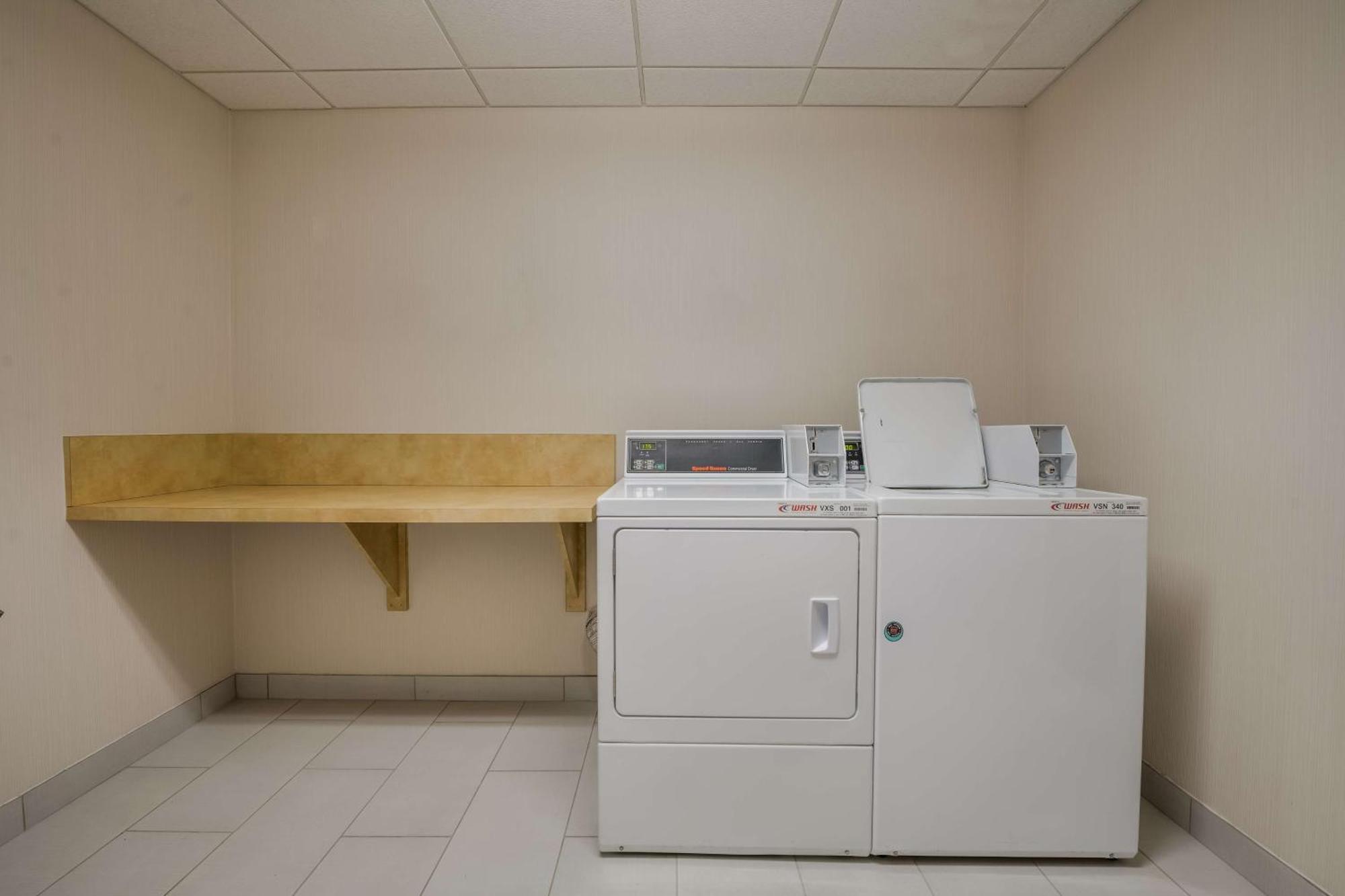 Hilton Garden Inn Rockford Kültér fotó