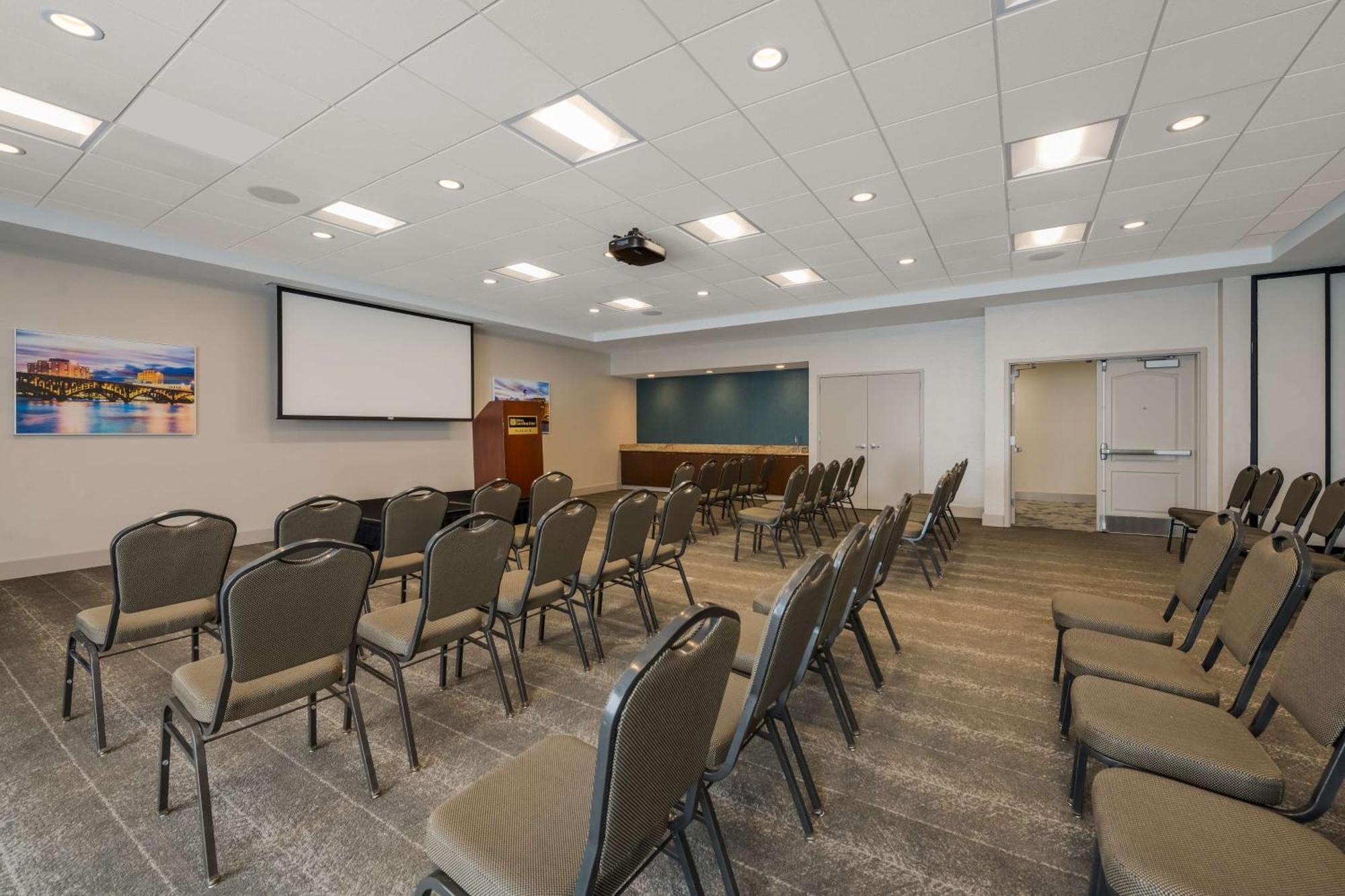 Hilton Garden Inn Rockford Kültér fotó
